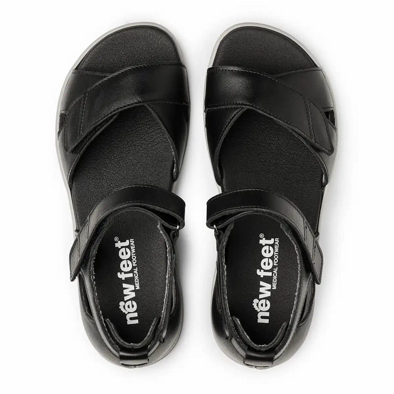 New Feet Sandal Svart med kardborreband och hälkappa ovanifrån