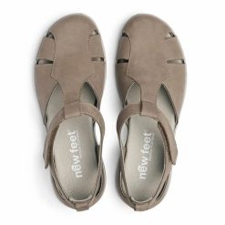 New Feet Sandaler Beige med hälkappa ovanifrån