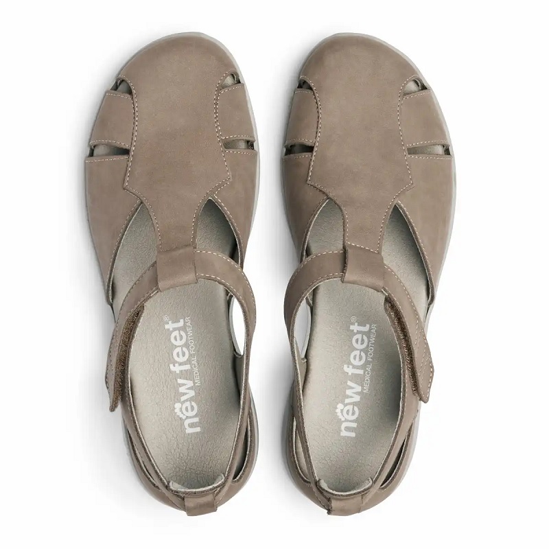New Feet Sandaler Beige med hälkappa ovanifrån